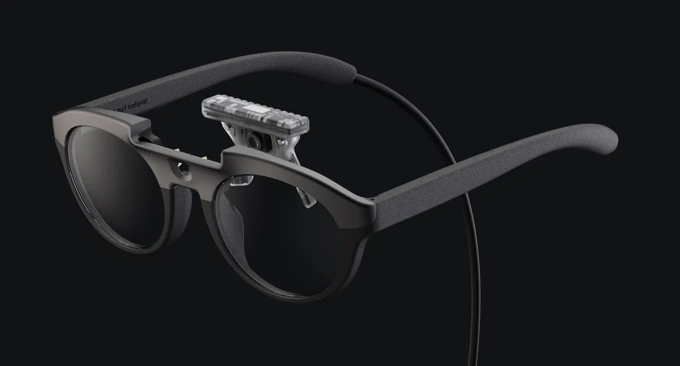 Okulary eyetrackingowe z modułem kamery nad mostkiem oprawki